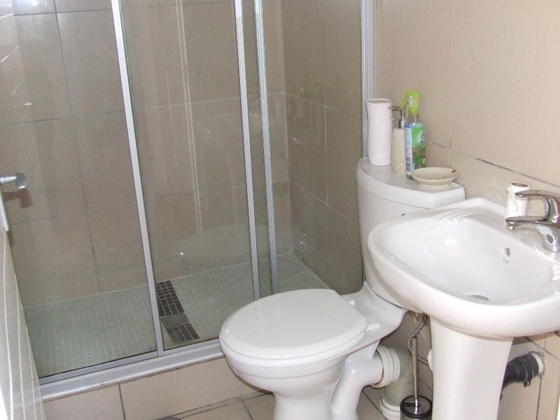 2 Bedroom 2 Bathroom modern 1st floor Apartment for sale in beautiful Golf Estate - Photo 9