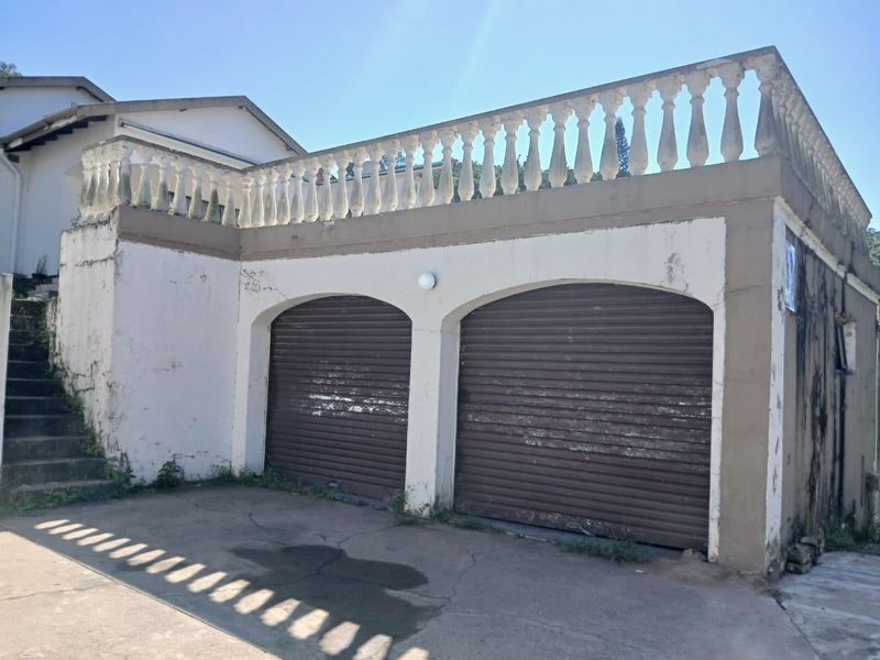 House for Sale in Silverglen - Photo 2