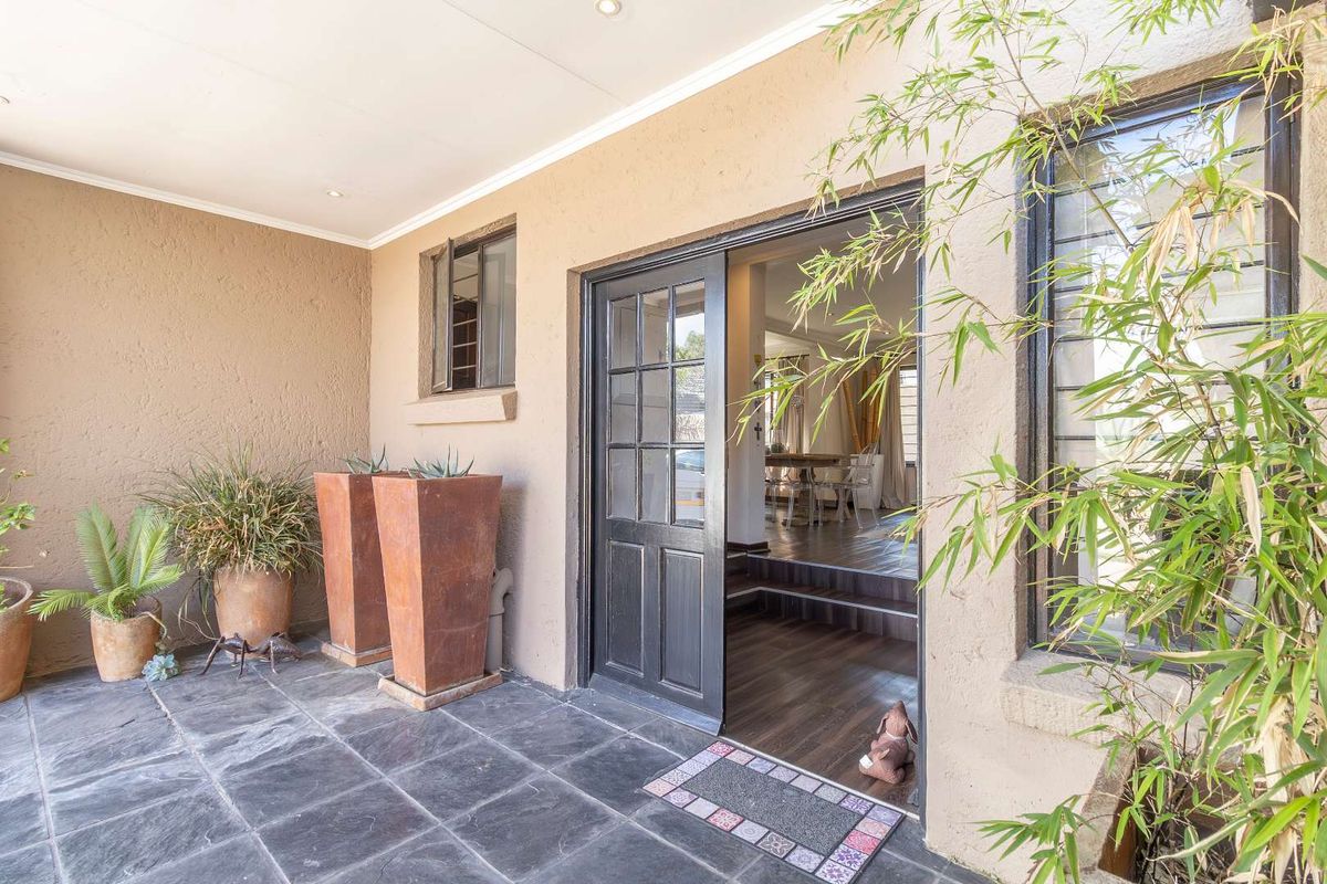 Lovely Spacious 4 Bedroom Family Home - Photo 4