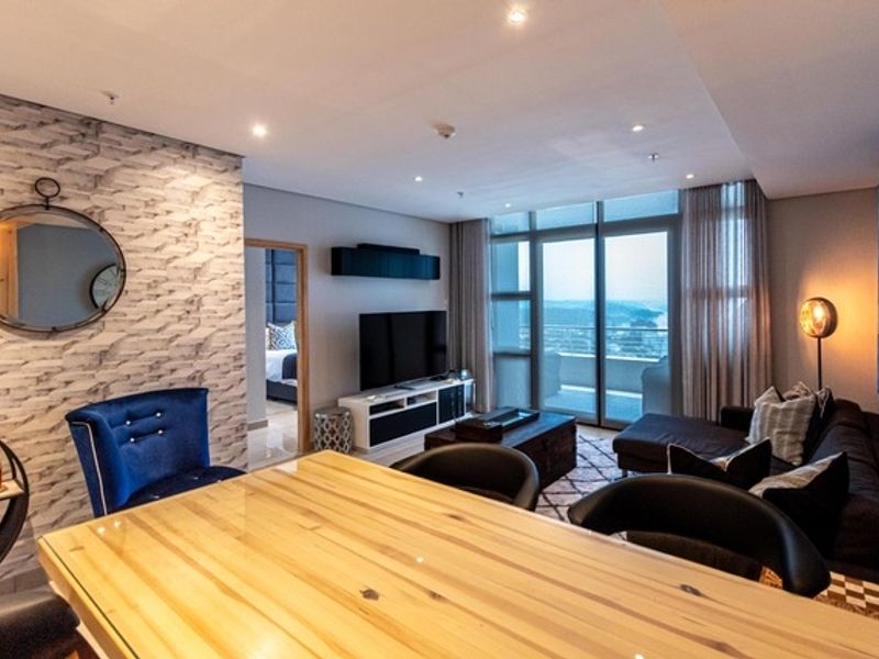 Where Luxury and Convenience Converge - Photo 2