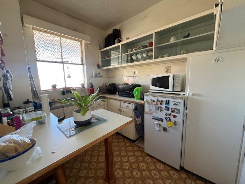 Unrenovated fifth floor find!! - Photo 8