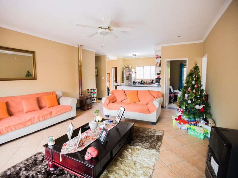 3 Bedroom Townhouse With A Private Garden And Swimming Pool - Photo 9