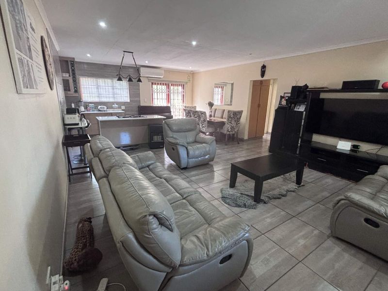 3 Bedroom House for Sale in Chasedene Estate, Pietermaritzburg - Photo 5