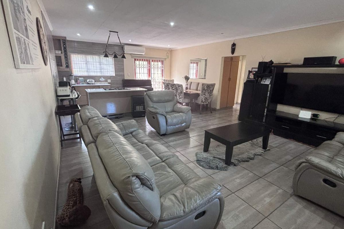 3 Bedroom House for Sale in Chasedene Estate, Pietermaritzburg - Photo 5