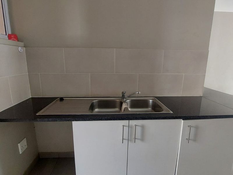 Your Perfect 2-Bed Unit: Backyard, Patio & Extra Storage - Photo 2