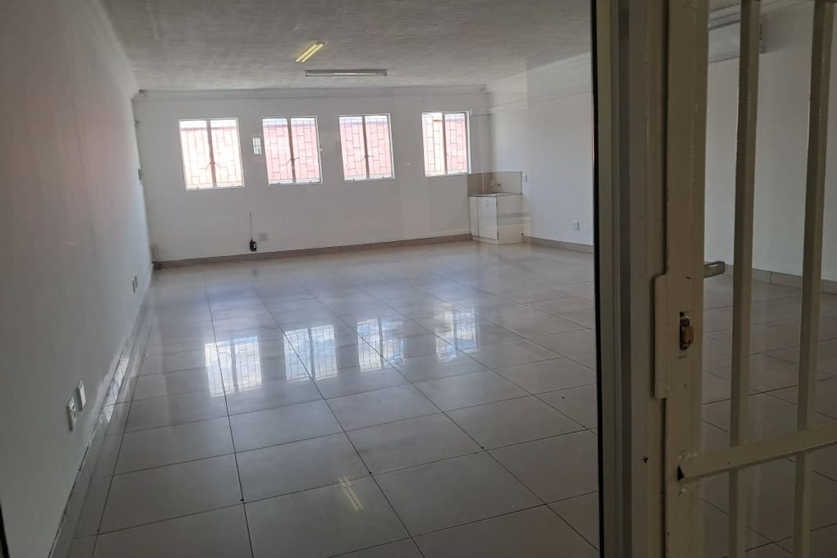 Office to let in Southern Industrial - Photo 2