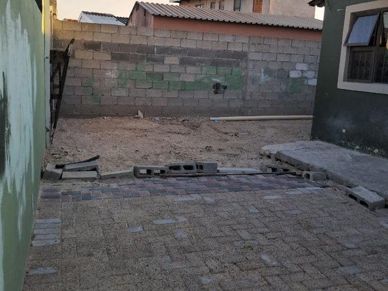 Charming 2-Bedroom House with Spacious Flat - R680,000 - Photo 7