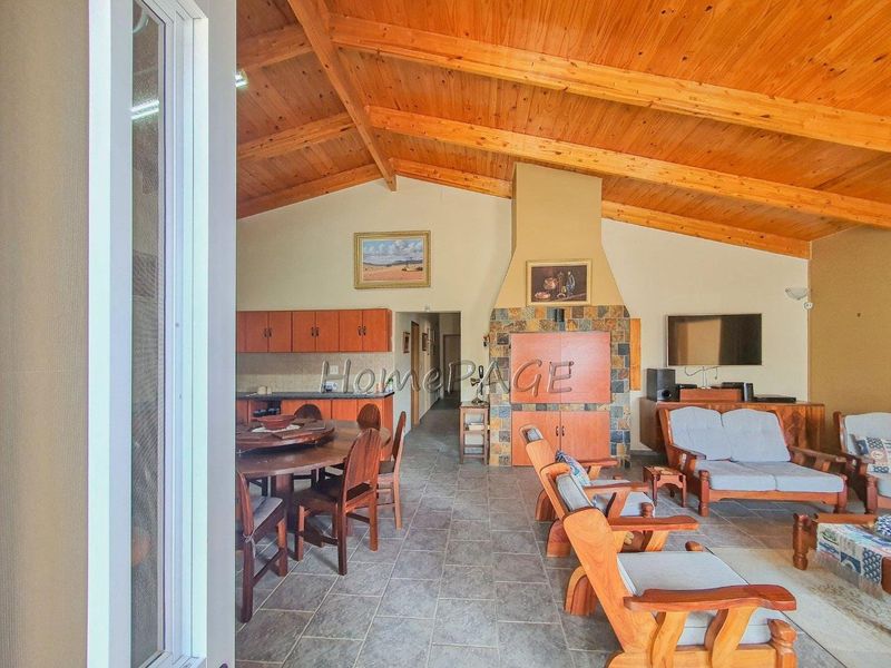 Ext 6, Henties Bay:  4 Bedr home with 4-car Garage is for Sale - Photo 4