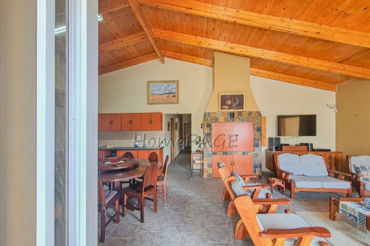 Ext 6, Henties Bay:  4 Bedr home with 4-car Garage is for Sale - Photo 4