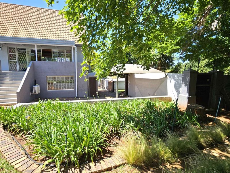 Multi Level Family Home in Schoemansville - Photo 3