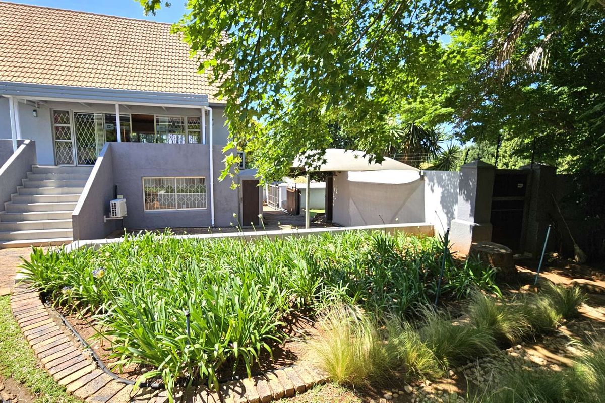 Multi Level Family Home in Schoemansville - Photo 3