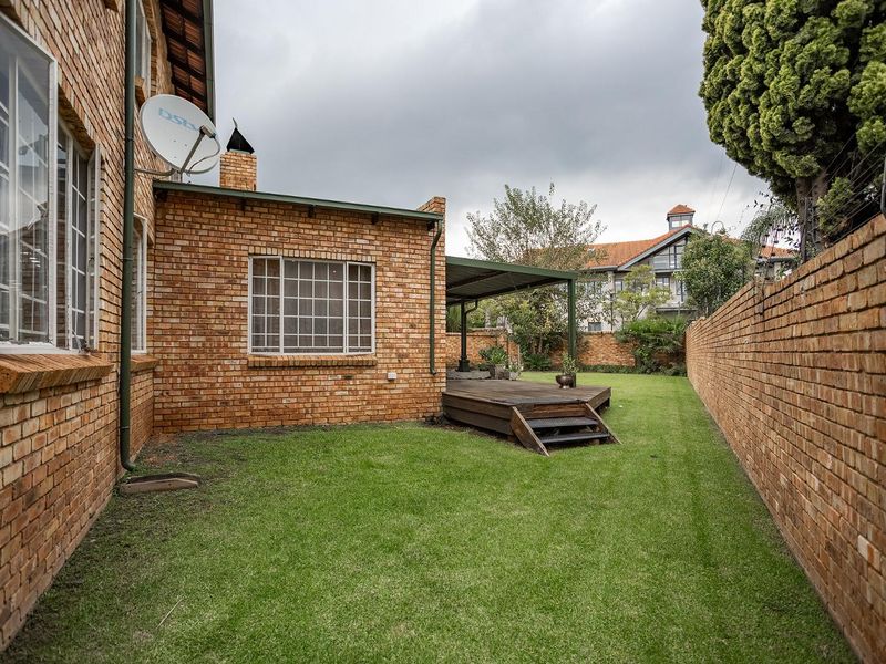 Townhouse with huge garden in the popular Highveld area - Photo 4