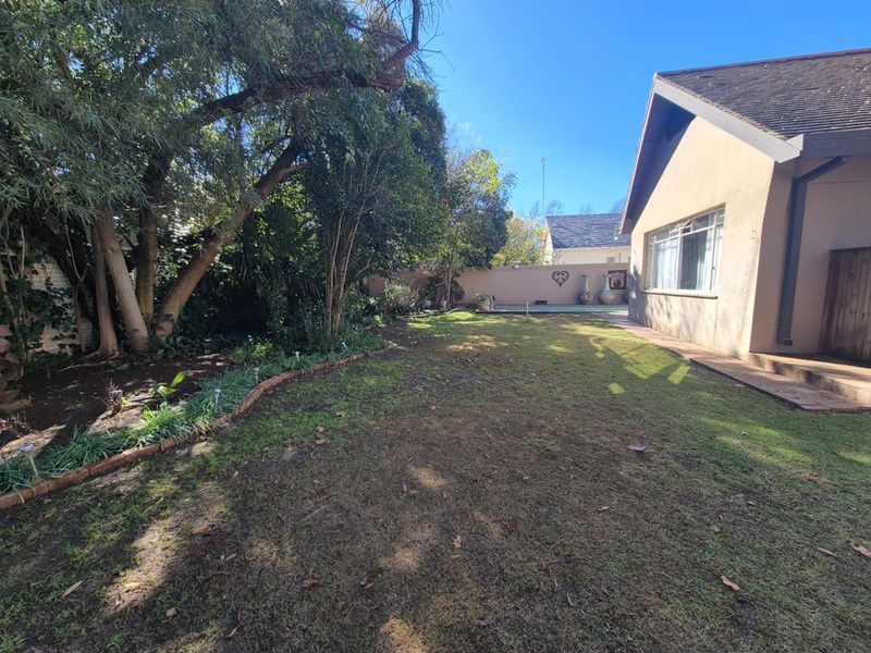 Neat at a pin, spacious family home - Photo 7