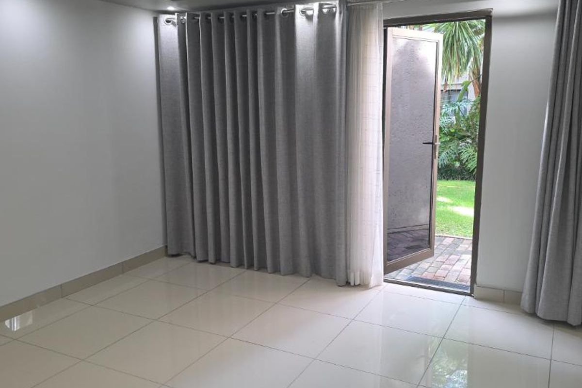 STUPENDOUS NEWLY RENOVATED 1 BED APARTMENT IN PARKTOWN NORTH - Photo 5