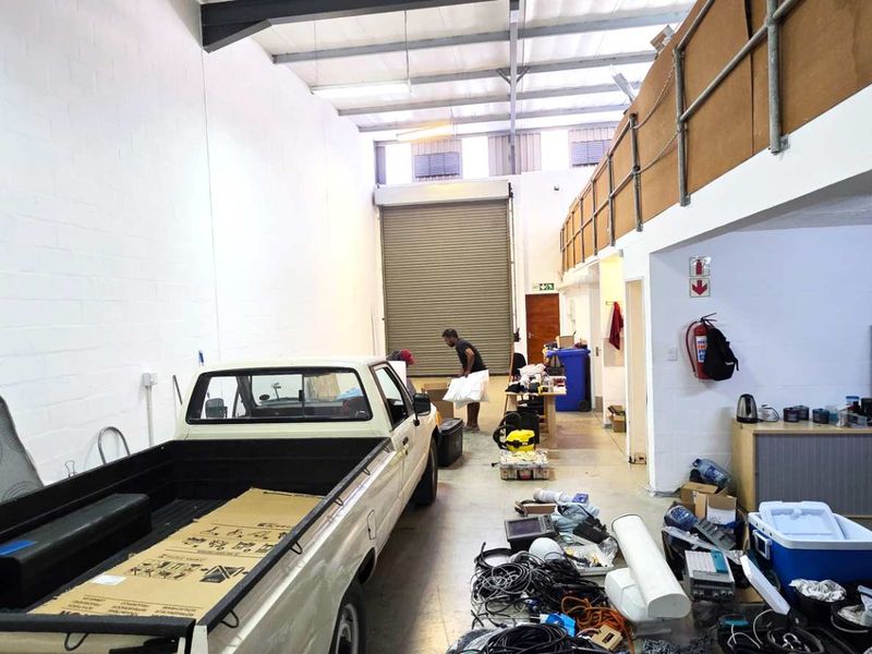 Food Grade Warehouse in Secure Business Park - Photo 4