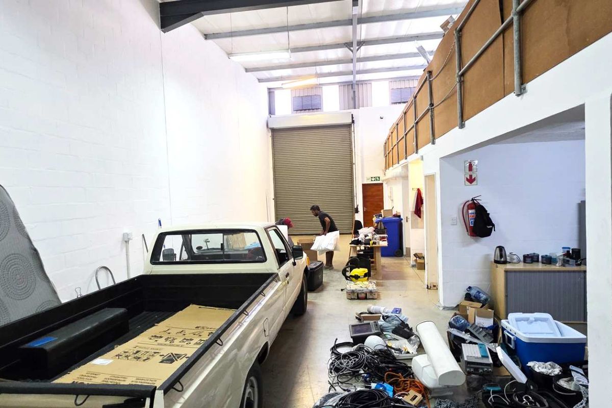 Food Grade Warehouse in Secure Business Park - Photo 4