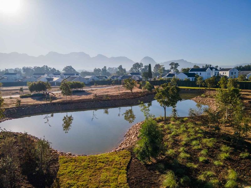 Exceptional Five-Bedroom Lakeside Home on Paarl Valleij Lifestyle Estate & Farm - Photo 3