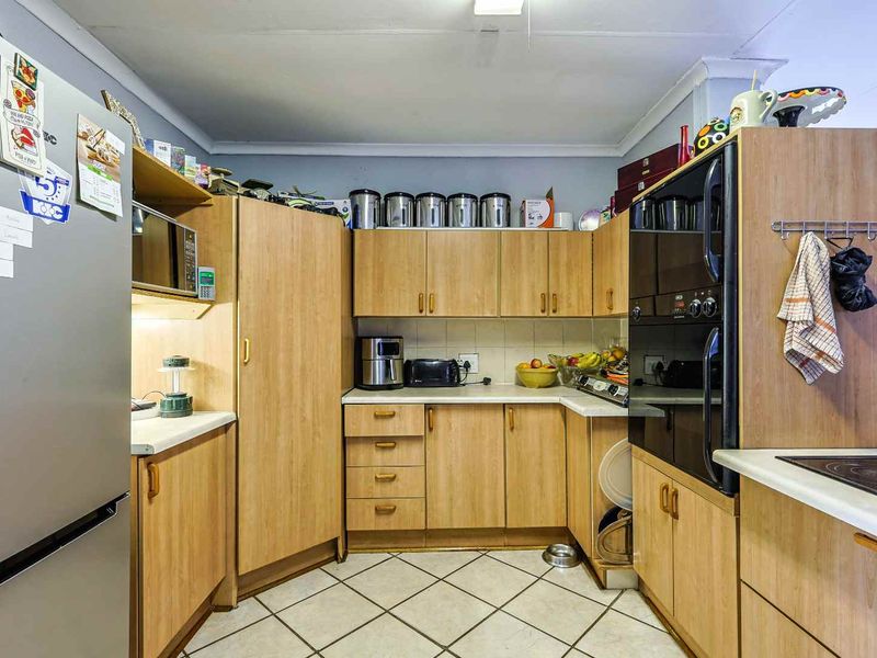 5 Bedroom House - Photo 10