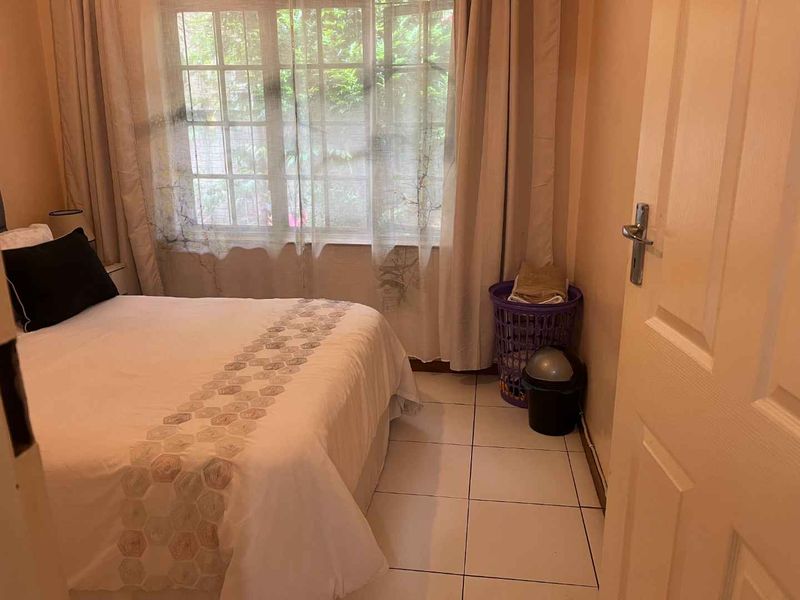 Lovely neat  2 bedroom flat at Glenwood Durban - Photo 7