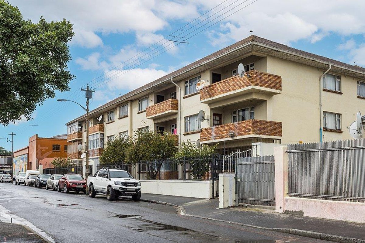 Spacious 3 Bedroom Apartment with Garage in Parow - Photo 3