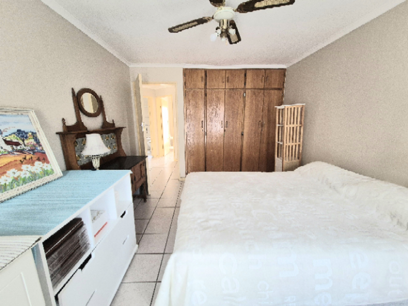 Elegant, bright townhouse with fantastic location - Photo 3