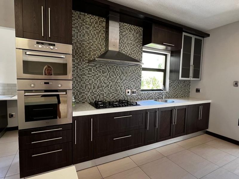 Exclusive Townhouse For Sale - Photo 6