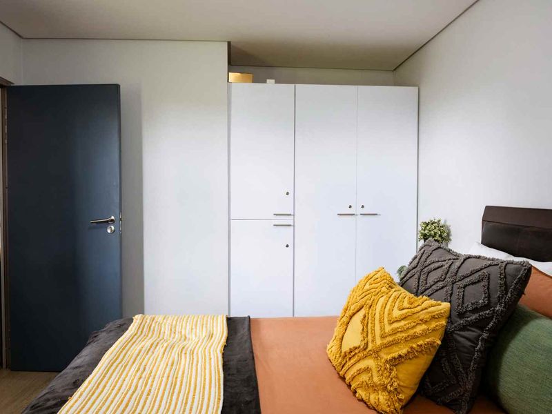 Discover this styling 2 bed, 2bath, single garage lock up and go gem! - Photo 6