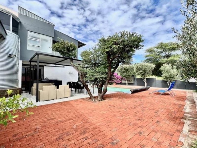 3 Bedroom House To Let in Klein Windhoek - Photo 4