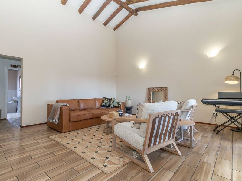 Spacious unit walking distance from Hillfox - Photo 7