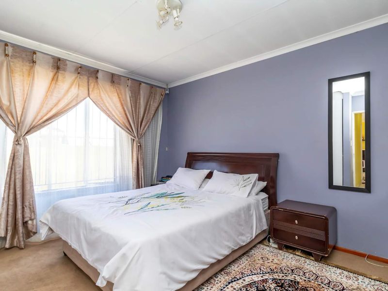 3 Bedroom, 2 bathroom House for Sale in Cosmo City - Photo 10