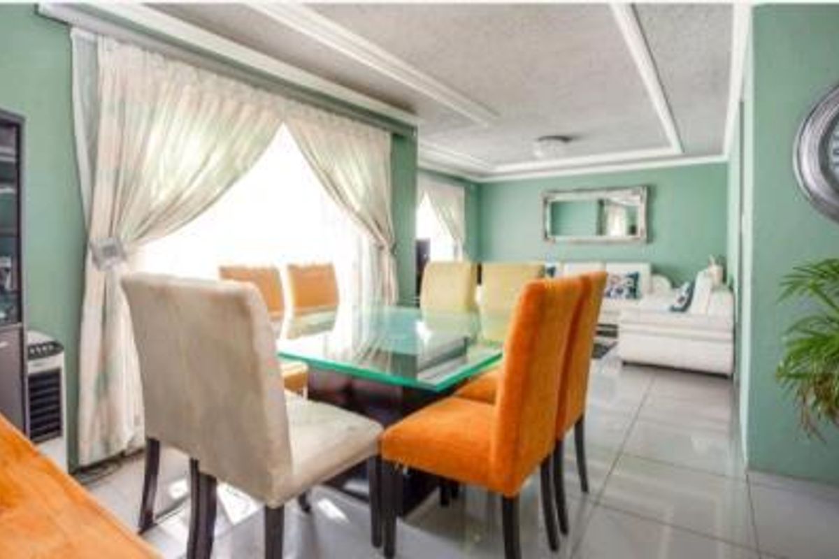 Modern Spacious Family Home with Cottage for sale - Photo 5