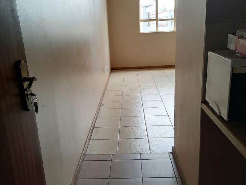 Du South, Bachelor unit for sale - Photo 2