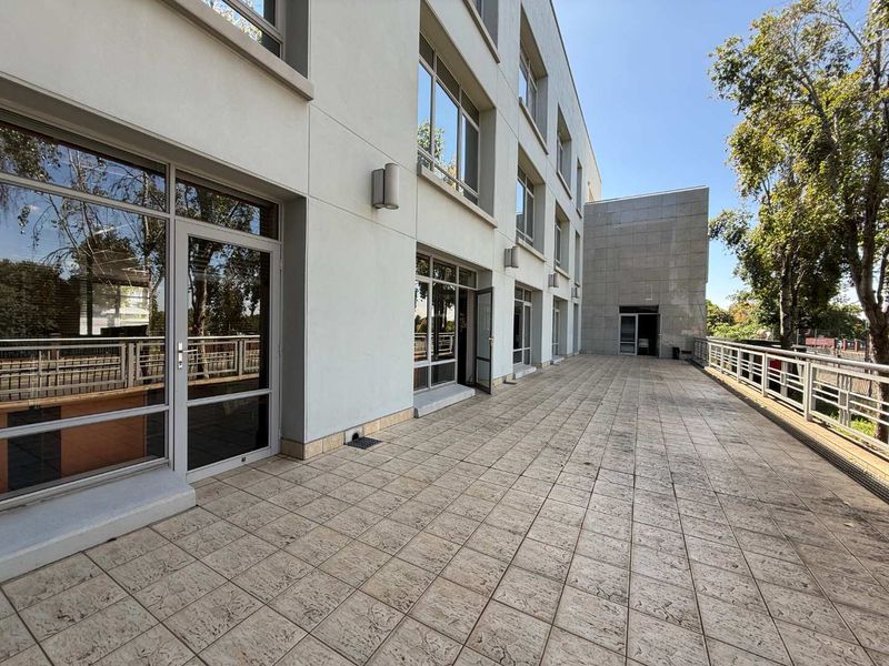 Ground Floor Office Space in Prime Illovo Location - Photo 8