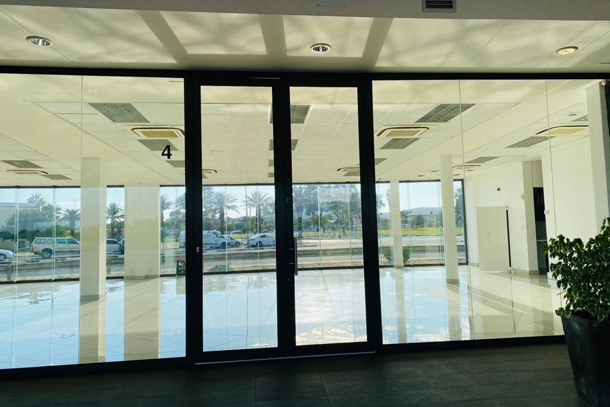 Showroom Space For Sale – South Port - Photo 4