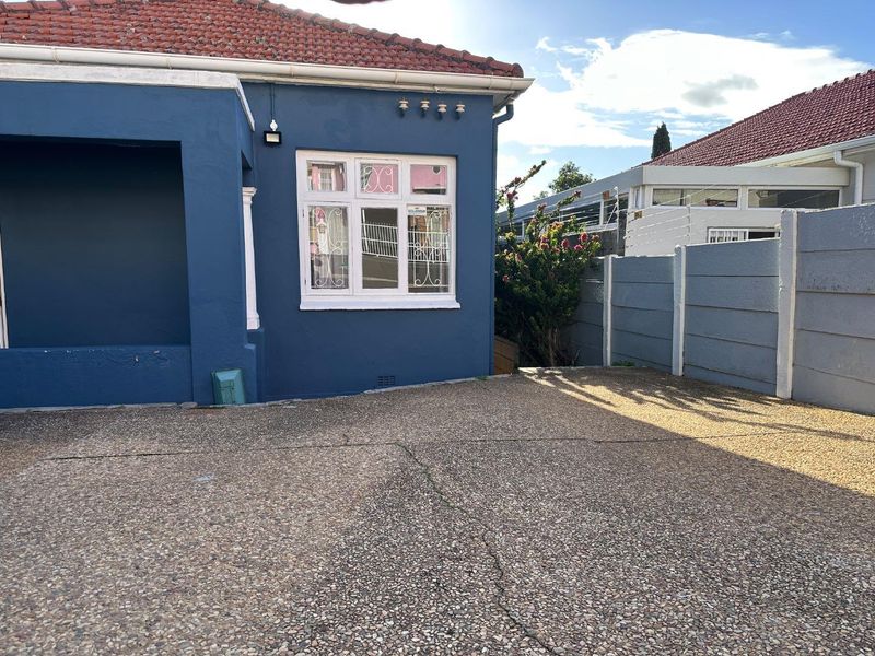 Secure 3 Bedroom Home In The Heart of Vredehoek - Photo 2