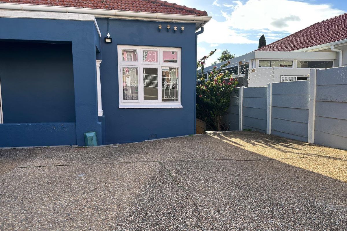 Secure 3 Bedroom Home In The Heart of Vredehoek - Photo 2