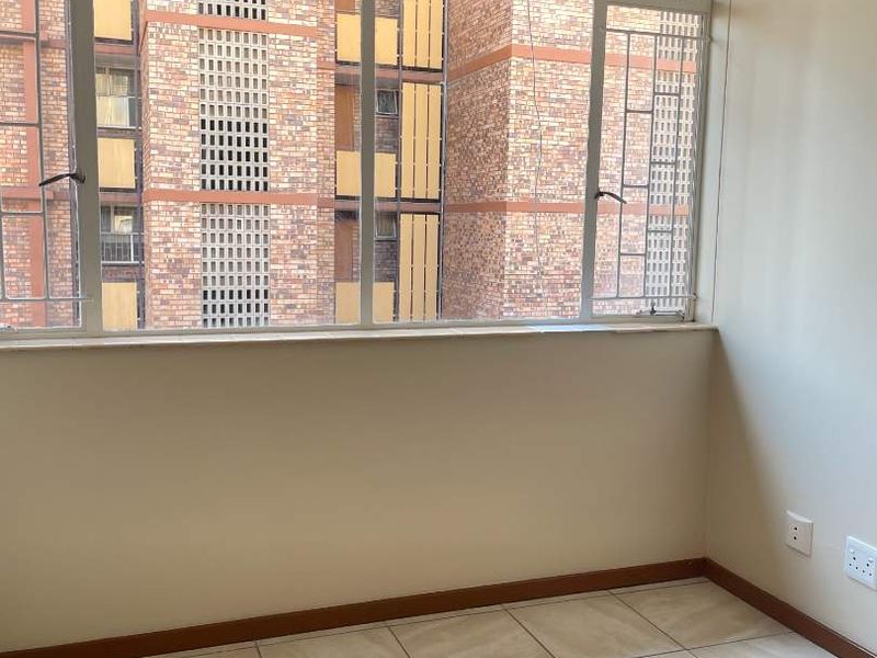 2 Bedroom Apartment to Rent in Sunnyside, Pretoria | Percy - Photo 4