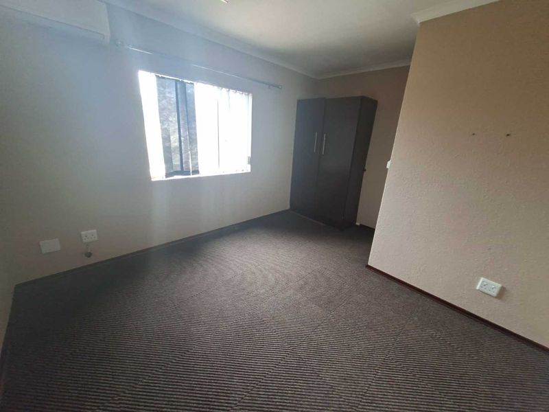 MODERN STANDALONE OFFICE SPACE IN RUIMSIG - Photo 8