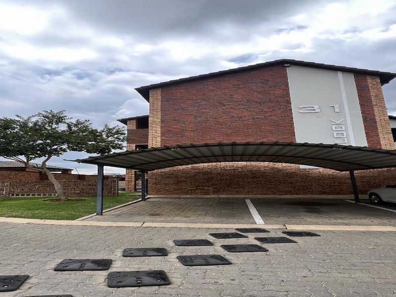 Family-Friendly Living: Kids' Play Area Included!" - Photo 3