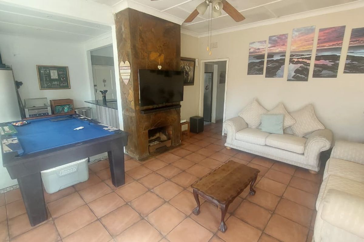 Open-Plan Living with 3 Beds & Bonus Flatlet - Photo 3
