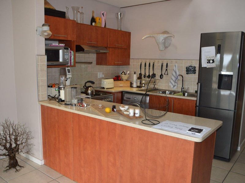 STUNNING DOUBLE VOLUME LOFT APARTMENT IN CRAIGHALL PARK - Photo 7