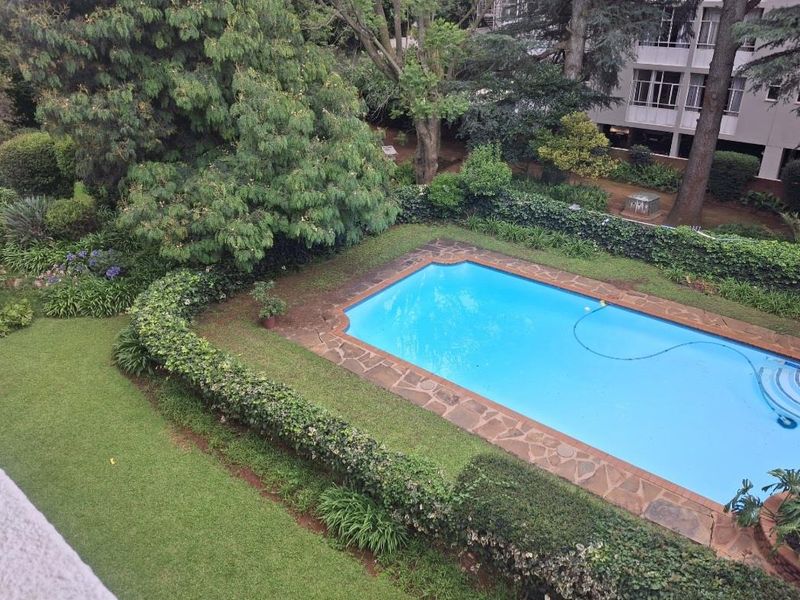 A BEAUTIFUL TWO BEDROOM PET FRIENDLY APARTMENT - Photo 2