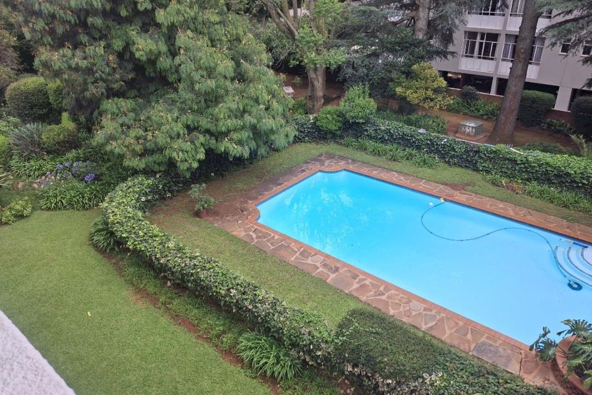 A BEAUTIFUL TWO BEDROOM PET FRIENDLY APARTMENT - Photo 2