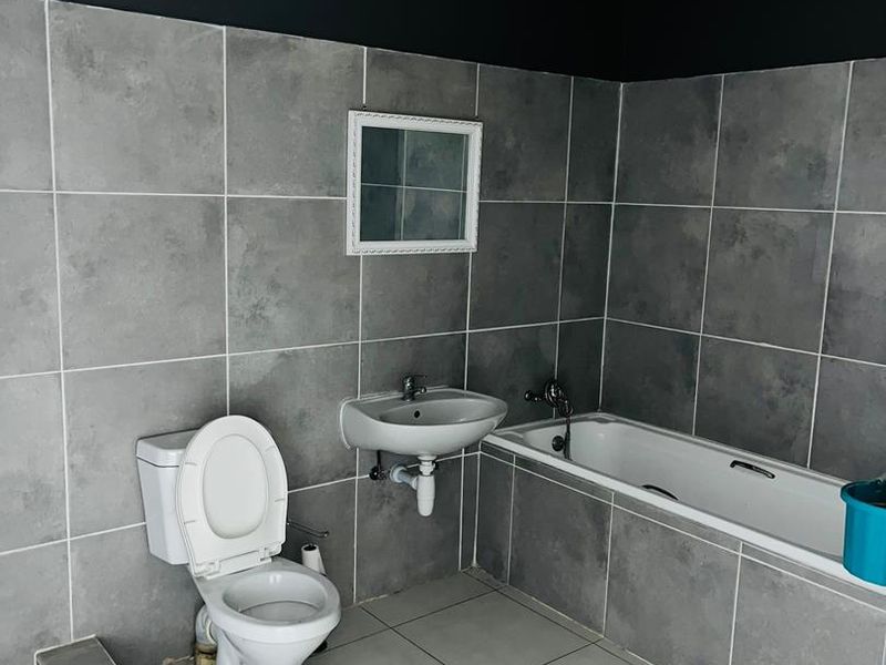 Freestanding House For Rent - Photo 8