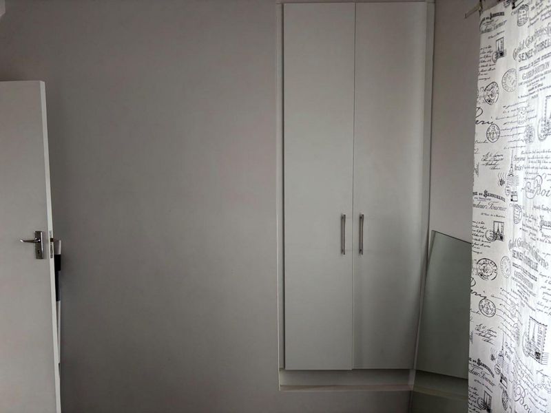 Stylish and Secure: 2-Bedroom Apartment in Eersteriver! - Photo 8