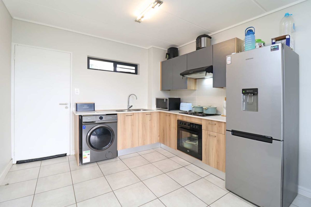 Modern 2-Bedroom Apartment with Balcony in Greenlee Eco Estate - Photo 3