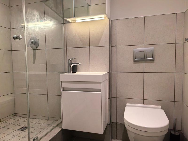 Stylish 28sqm Furnished Micro Apartment – Foreshore Place - Photo 9