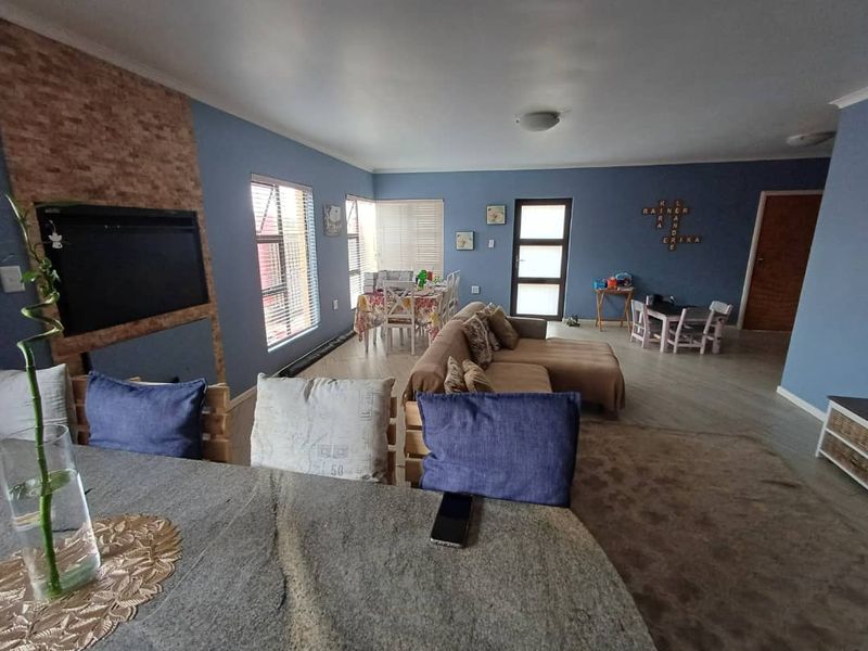 Starter Home - Photo 4