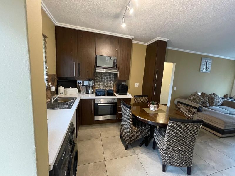 **Spacious 2-Bedroom Apartment for Sale! - Photo 3