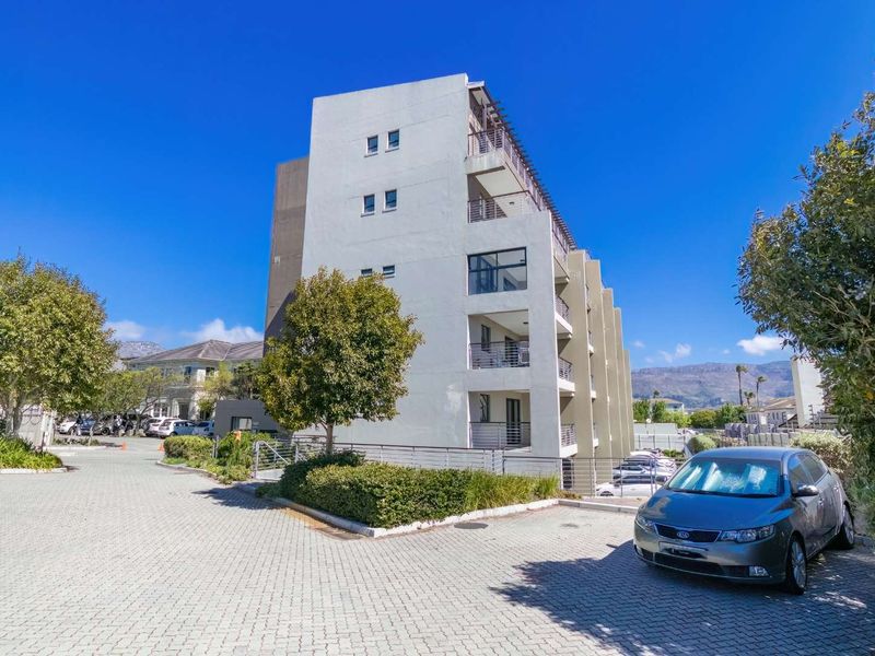 North-facing Modern Apartment With Views & Pooldeck! - Photo 2